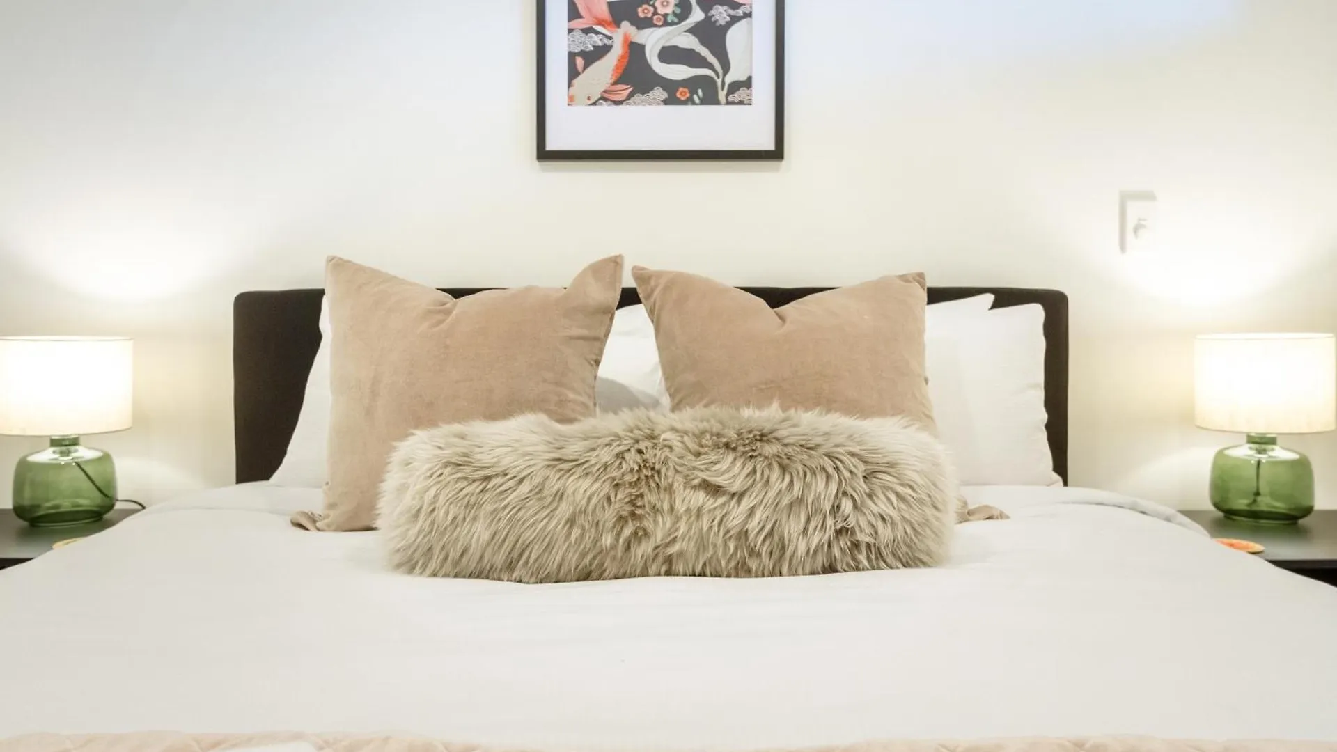 Cozy 1-Bed Apartment With Park Views, Sleeps 4 Christchurch