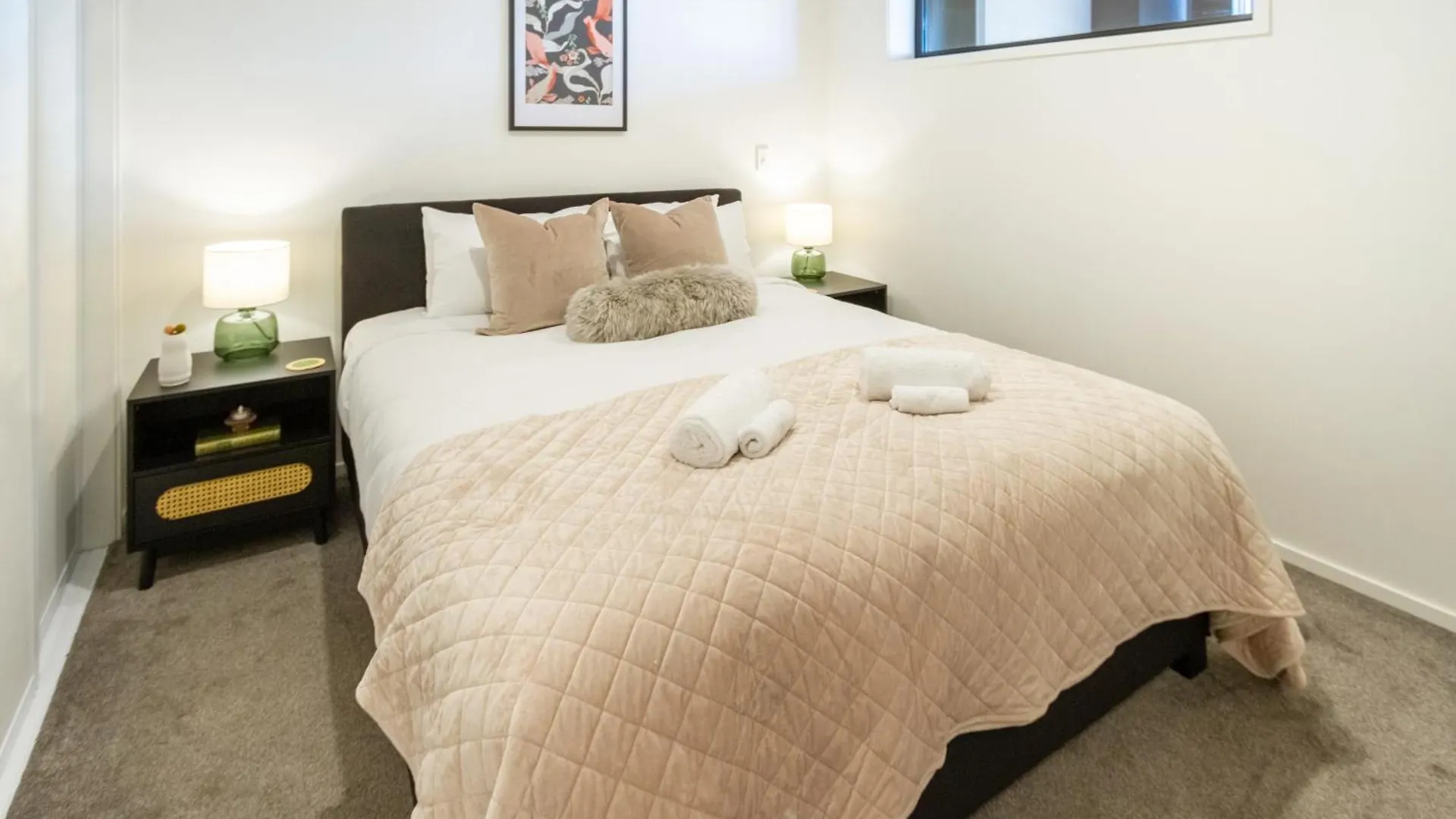 Cozy 1-Bed Apartment With Park Views, Sleeps 4 Christchurch 0*,