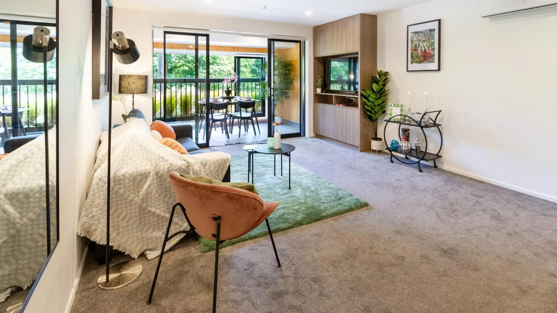 Cozy 1-Bed Apartment With Park Views, Sleeps 4 Christchurch